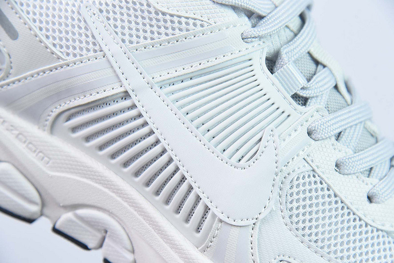 Nike Air Zoom Vomero 5 