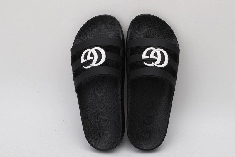 G*u*i sandals