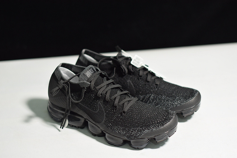 NIKE AIR VAPORMAX 
