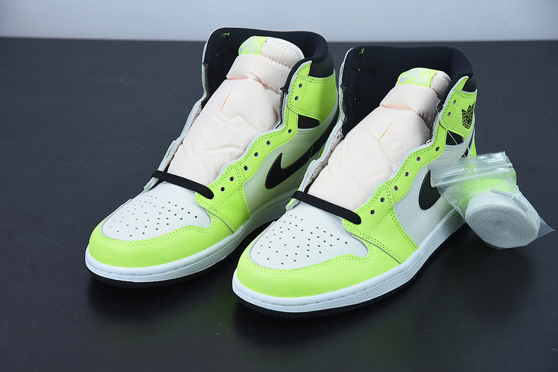 AIR JORDAN 1 HIGH OG “VISIONAIRE” 555088-702