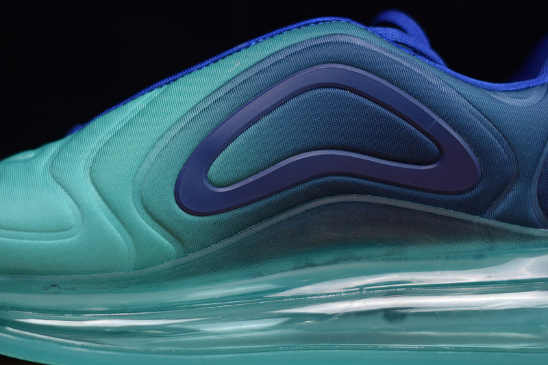 NIKE AIR MAX 720