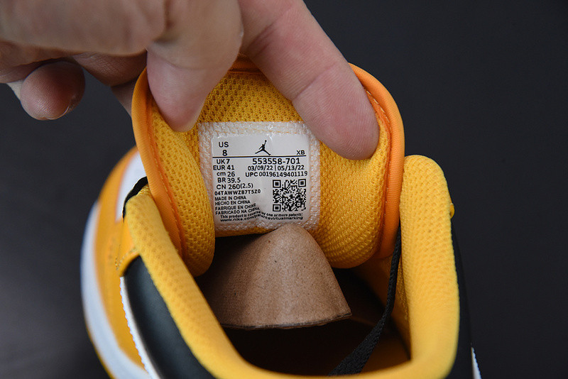 Air Jordan 1 Low “Taxi” 553558-701