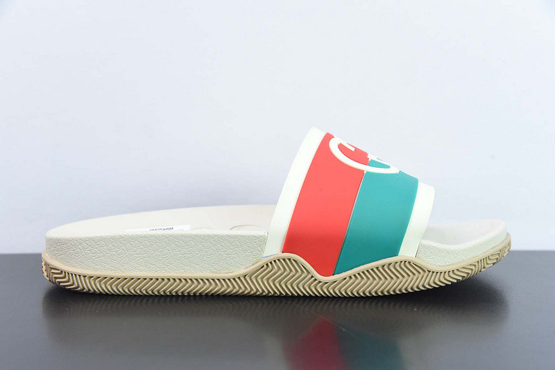 G*u*i sandals