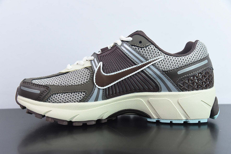 Nike Zoom Vomero 5 "Earth & Fossil" FD9920-022