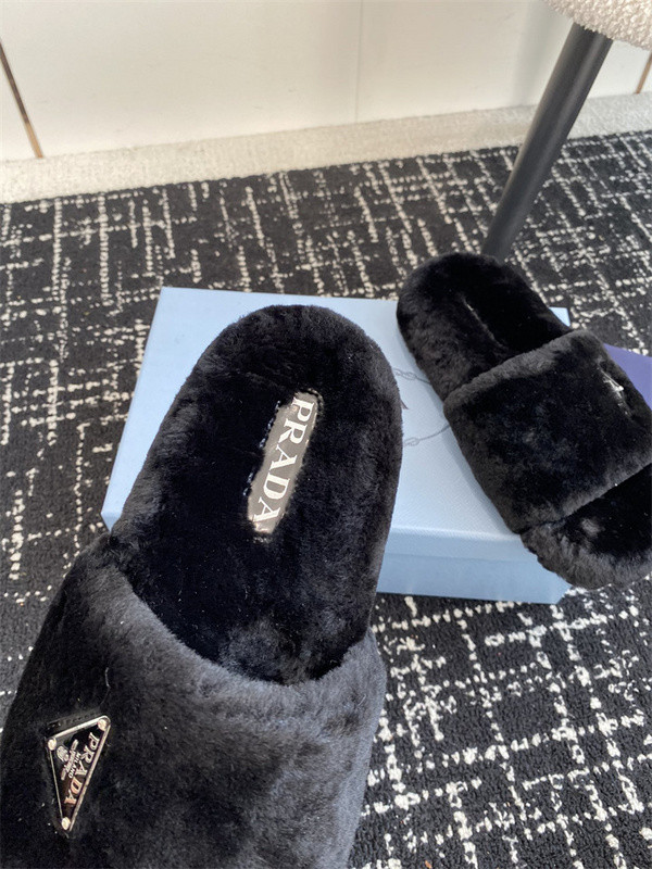 Pra*a sandals