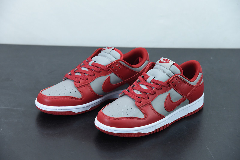 NIKE SB DUNK LOW 