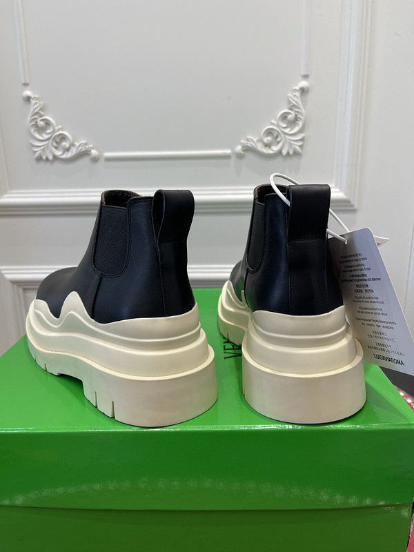 b0tte*a Ven*ta sneaker