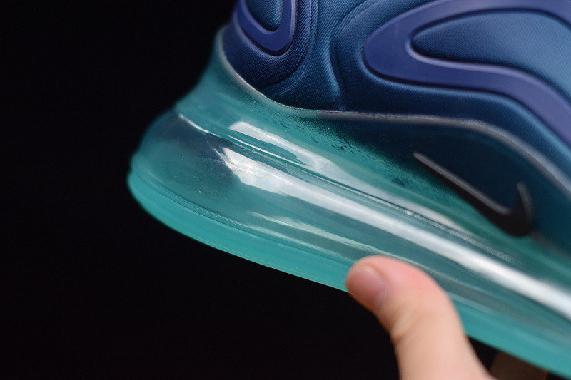 NIKE AIR MAX 720
