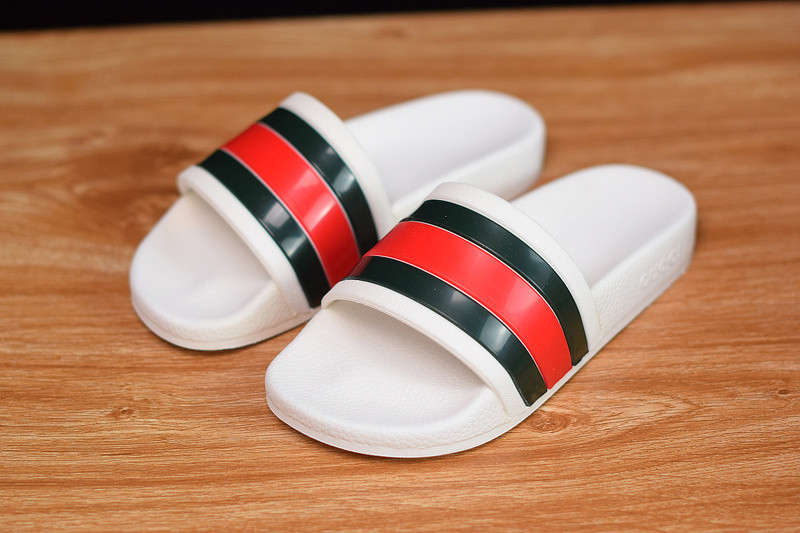 G*u*i sandals