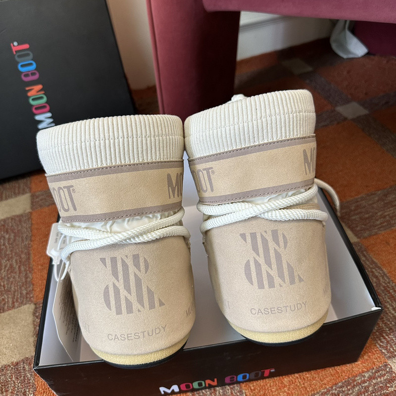 mOON bOOT