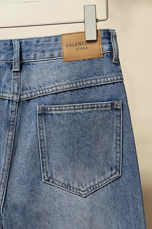 Ba*len*cia*ga clothes