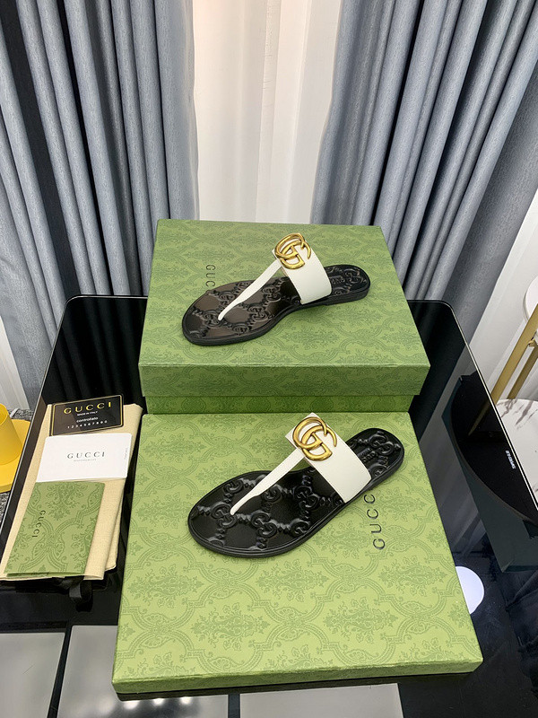 G*u*i sandals
