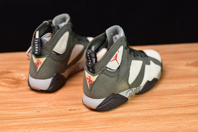 PATTA X AIR JORDAN 7 RETRO OG SP “ICICLE” AT3375-100