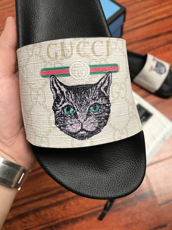 G*u*i sandals