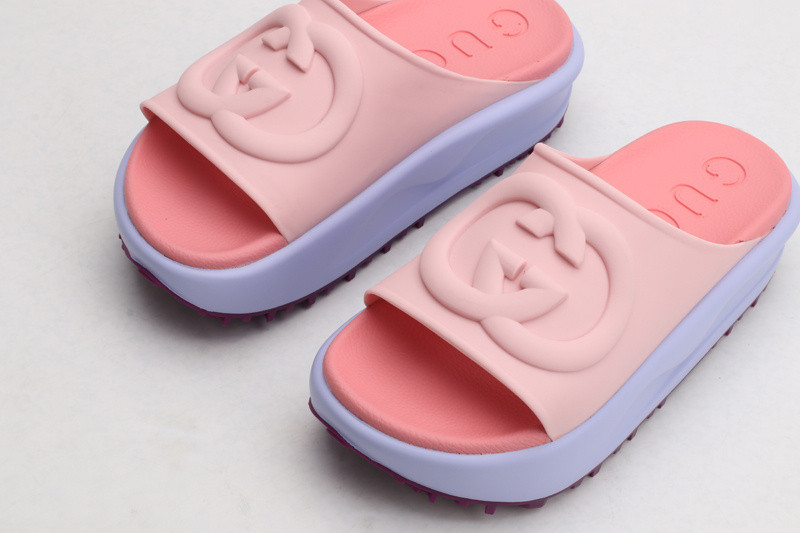 G*u*i sandals