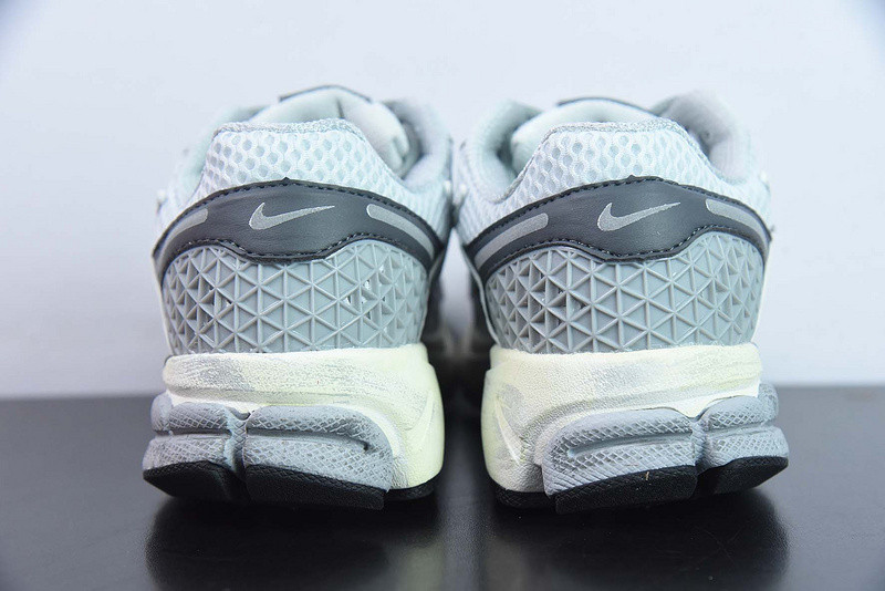 Nike Zoom Vomero 5 "Wolf Grey" FD9919-001