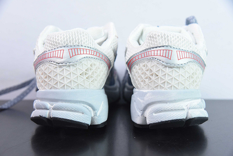 Nike Air Zoom Vomero 5 