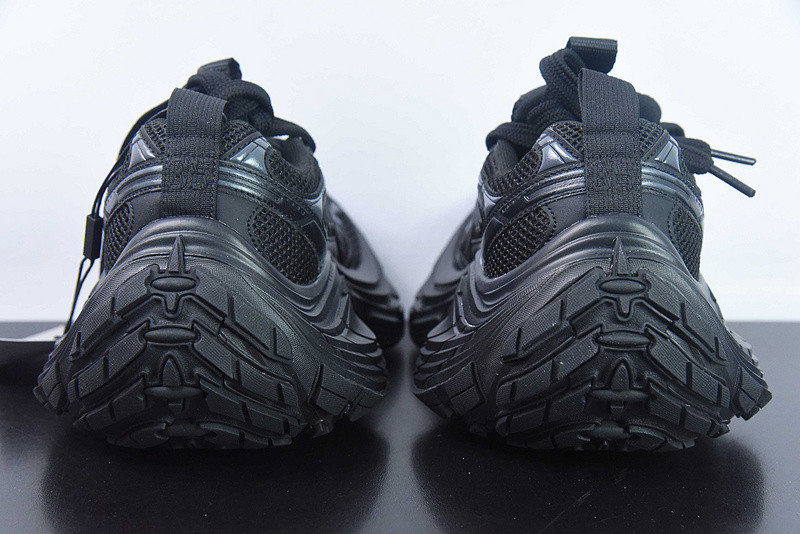 BC XL Sneakers