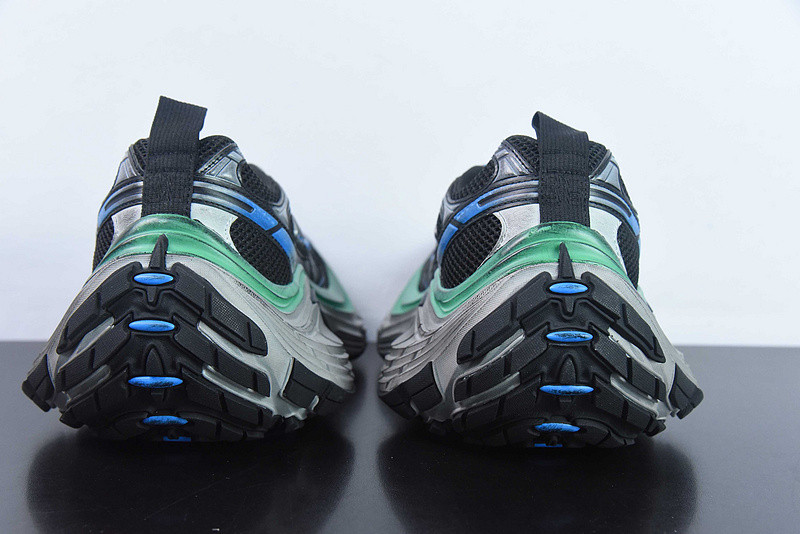 BC XL Sneakers