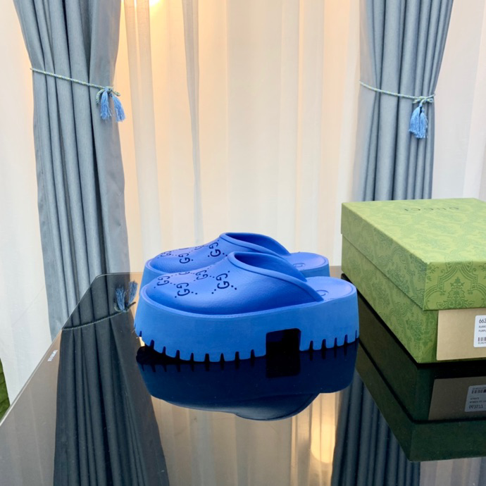 G*u*i sandals high