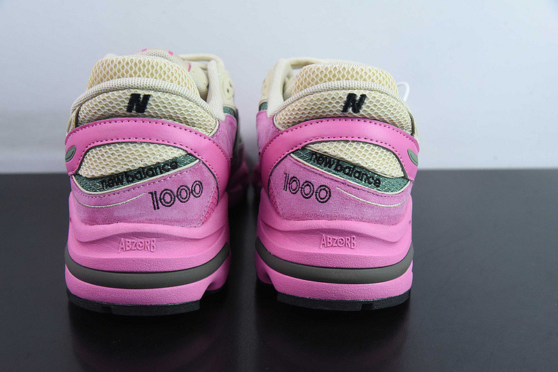 NEW BALANCE SNEAKER