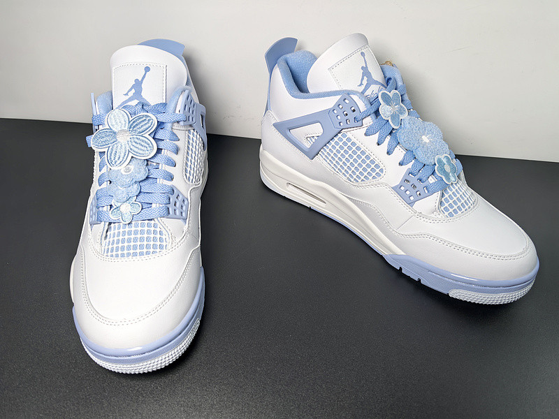 Air Jordan 4 WMNS "Aluminum" HV0823-100