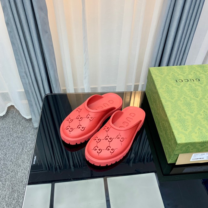 G*u*i sandals low