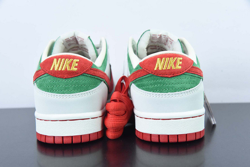 Nike SB Dunk Low