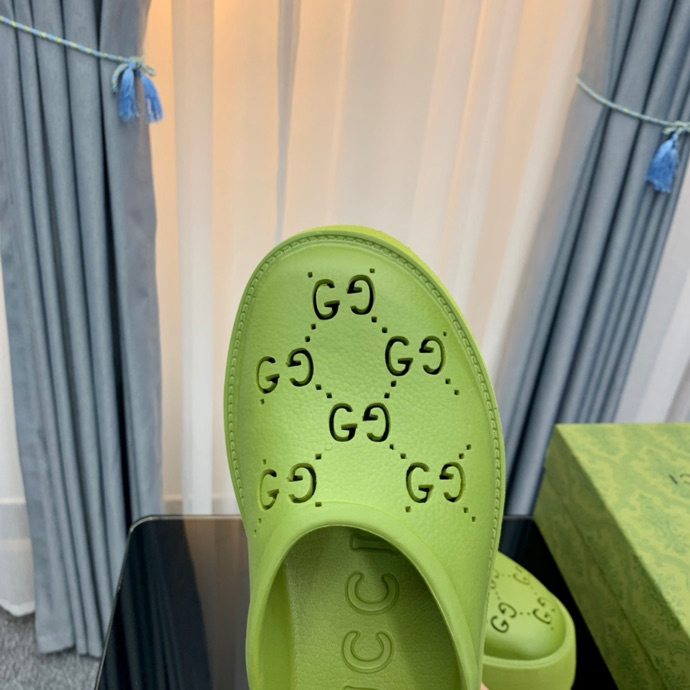 G*u*i sandals high