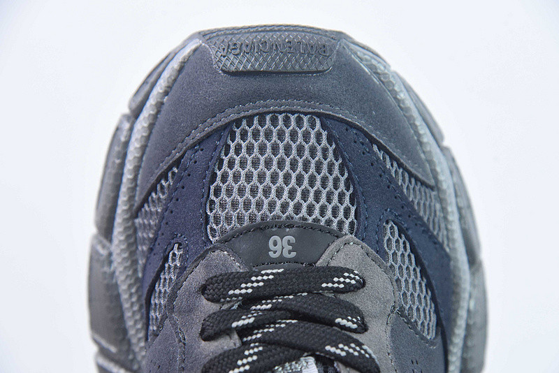 BC XL Sneakers