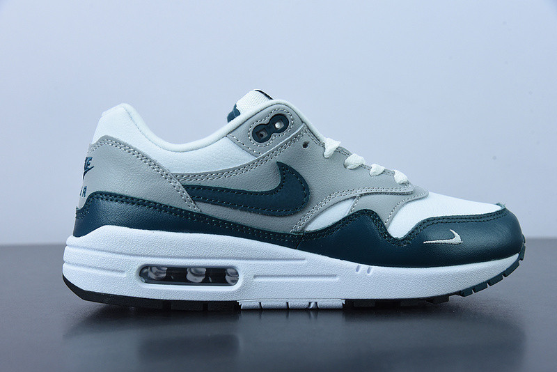 NIKE AIR MAX 1 LV8 