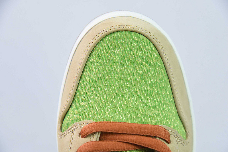 Nike SB Dunk Low "Escargot" FQ7585-200