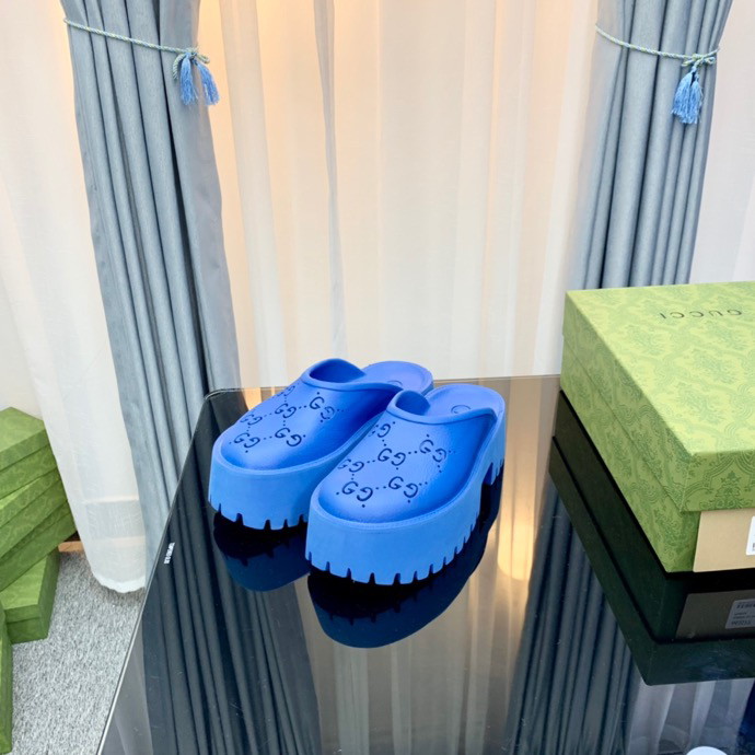 G*u*i sandals high