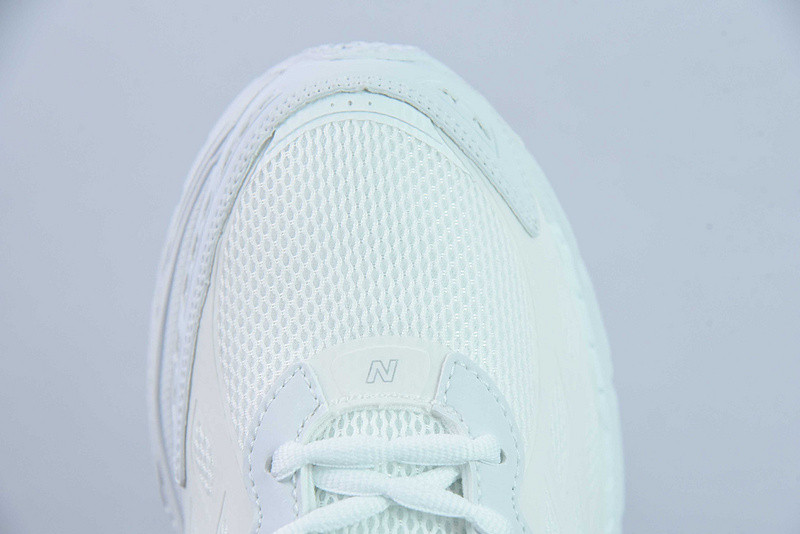 NEW BALANCE SNEAKER