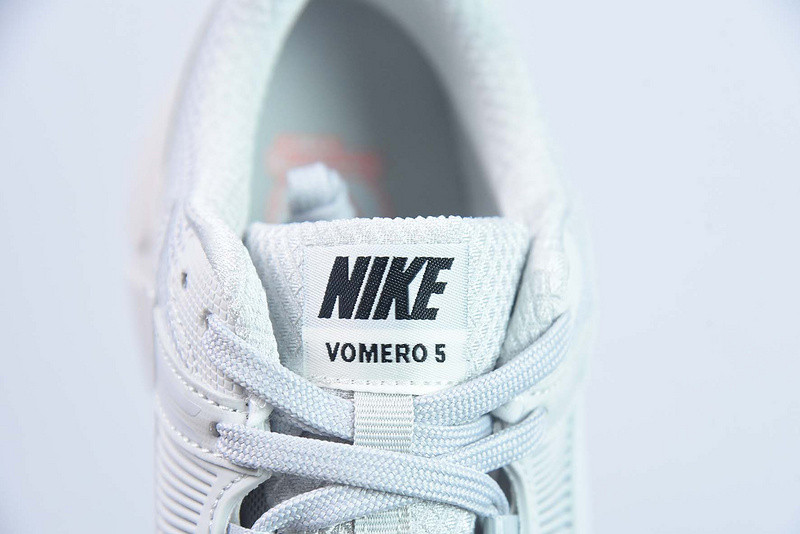 Nike Air Zoom Vomero 5 