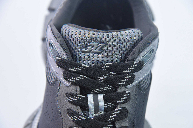 BC XL Sneakers