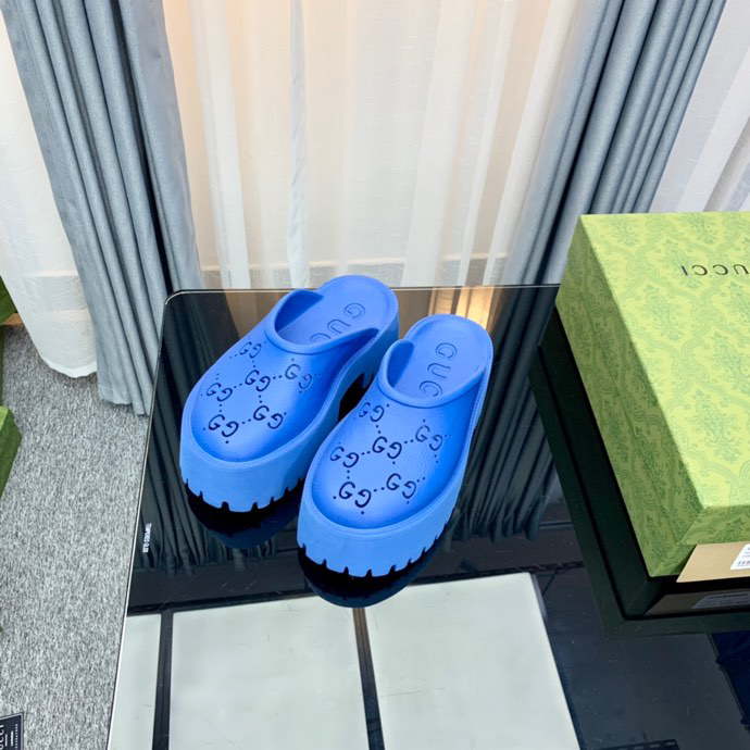G*u*i sandals high