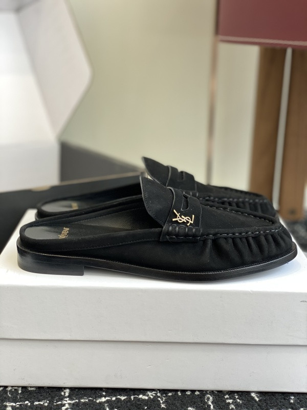 SAINT LAURENT Sneaker
