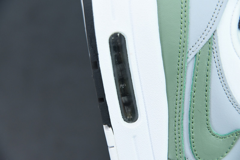 NIKE AIR MAX 1 PREMIUM 