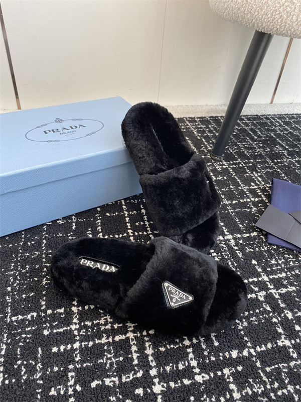 Pra*a sandals