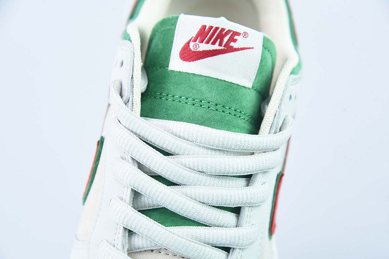 Nike SB Dunk Low