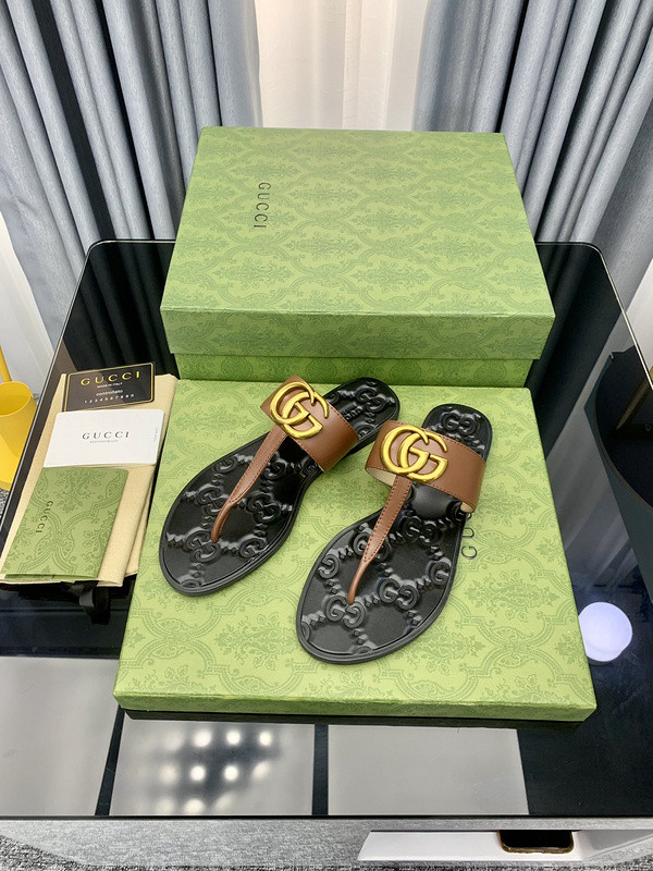 G*u*i sandals