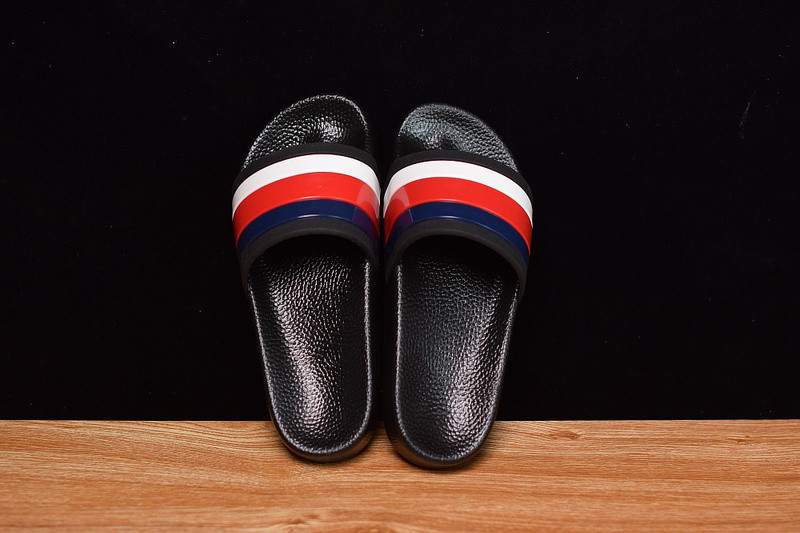 G*u*i sandals