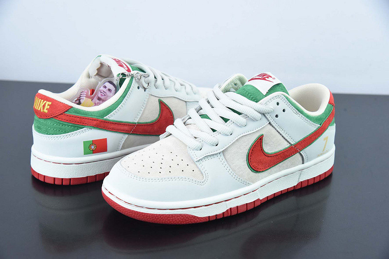Nike SB Dunk Low