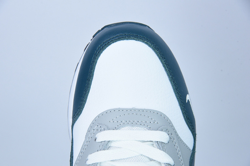NIKE AIR MAX 1 LV8 