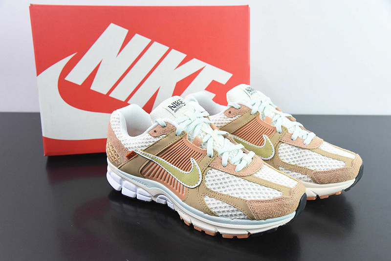 Nike Air Zoom Vomero 5