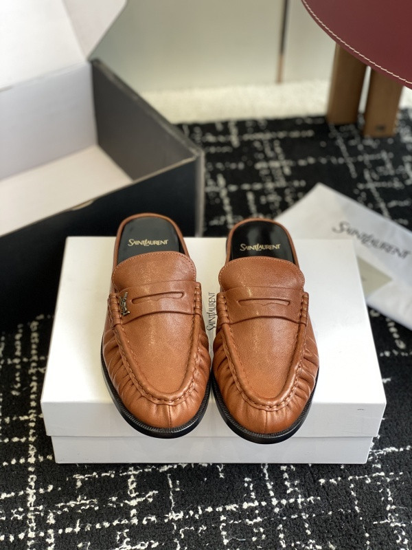 SAINT LAURENT Sneaker
