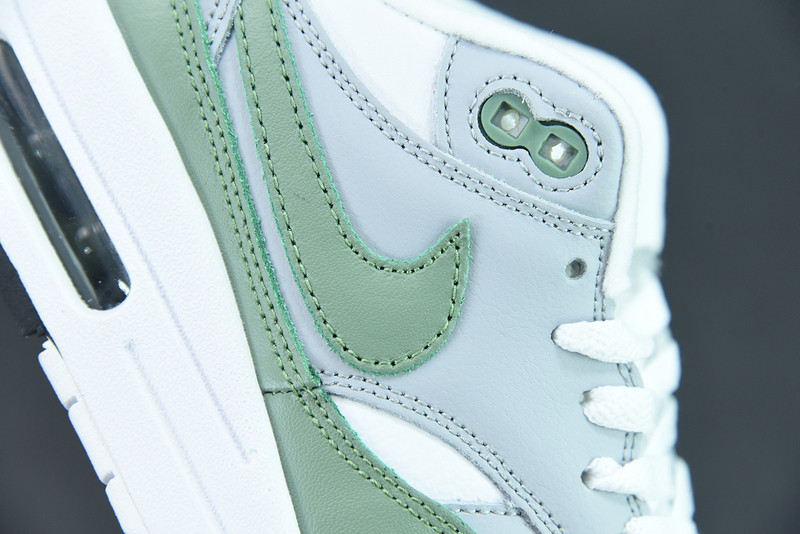 NIKE AIR MAX 1 PREMIUM 