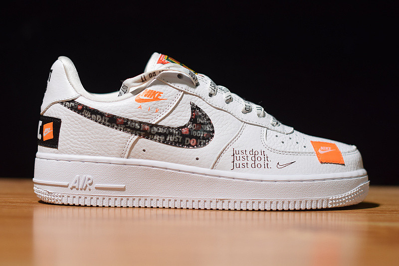 NIKE AIR FORCE 1