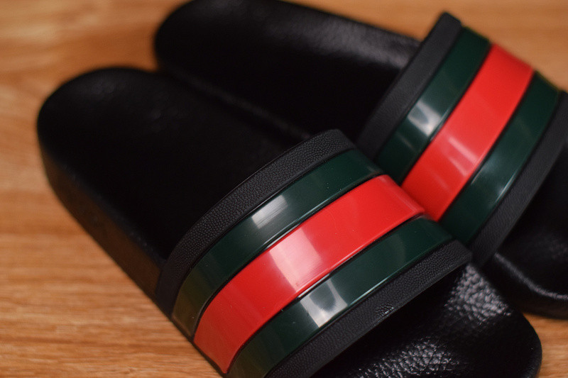 G*u*i sandals